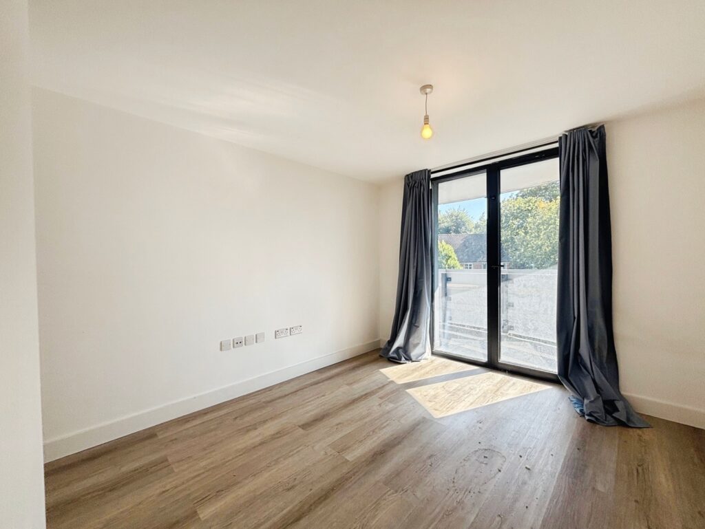 Flat Farnborough Road in Rushmoor