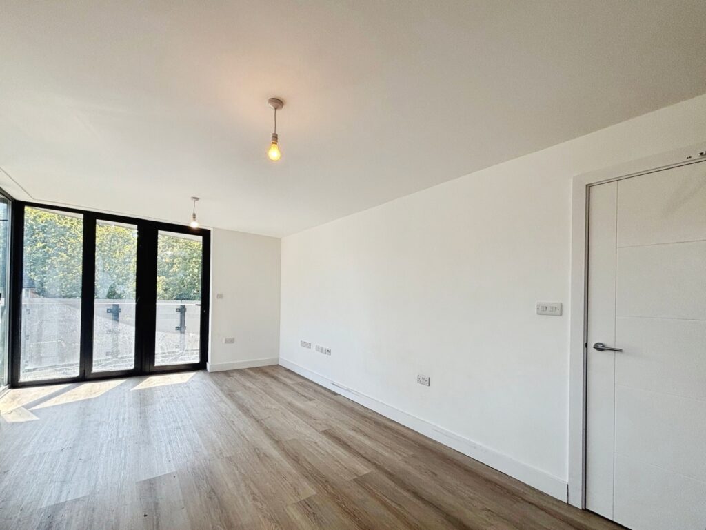Flat Farnborough Road in Rushmoor