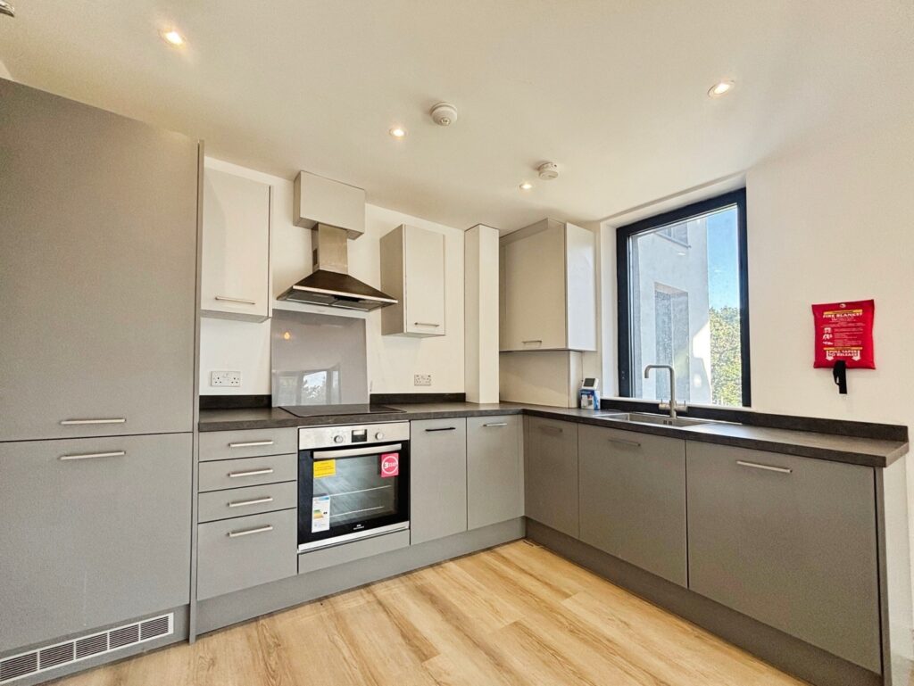 Flat Farnborough Road in Rushmoor