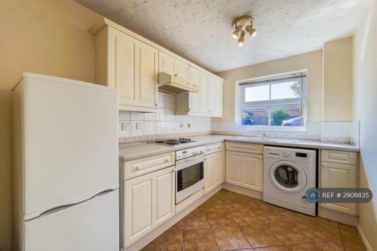 Flat Drapers Field in Coventry