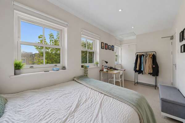 House Cephas Avenue in Greater London