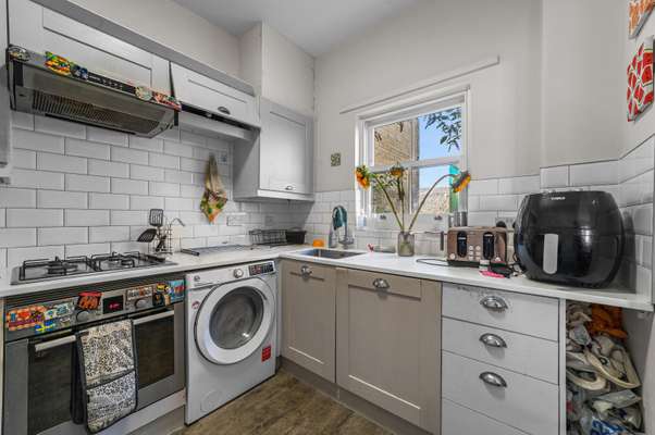 House Cephas Avenue in Greater London
