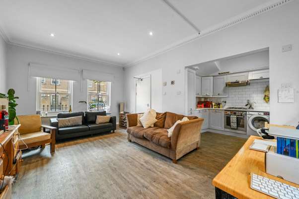 House Cephas Avenue in Greater London