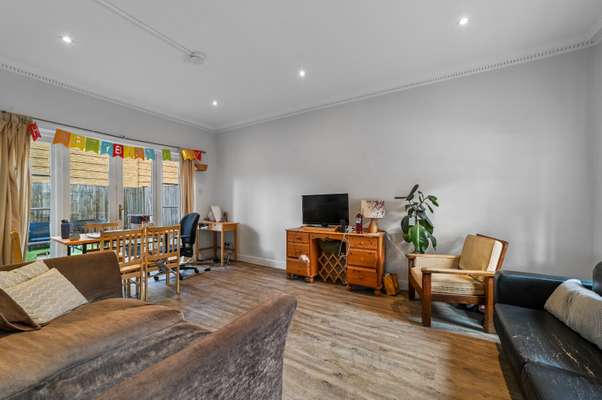 House Cephas Avenue in Greater London