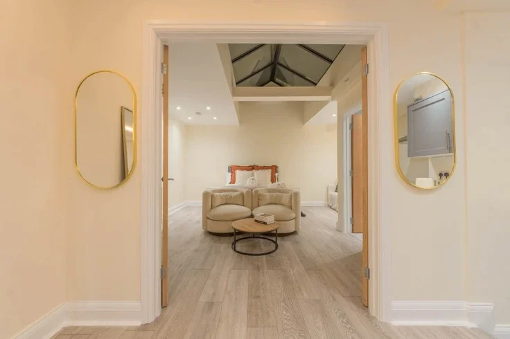 Flat Dering Street in City of Westminster