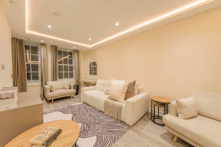 Flat Dering Street in City of Westminster