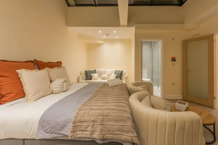 Flat Dering Street in City of Westminster