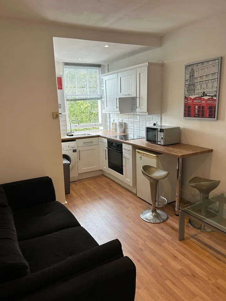 Flat Chiswick Road in Greater London