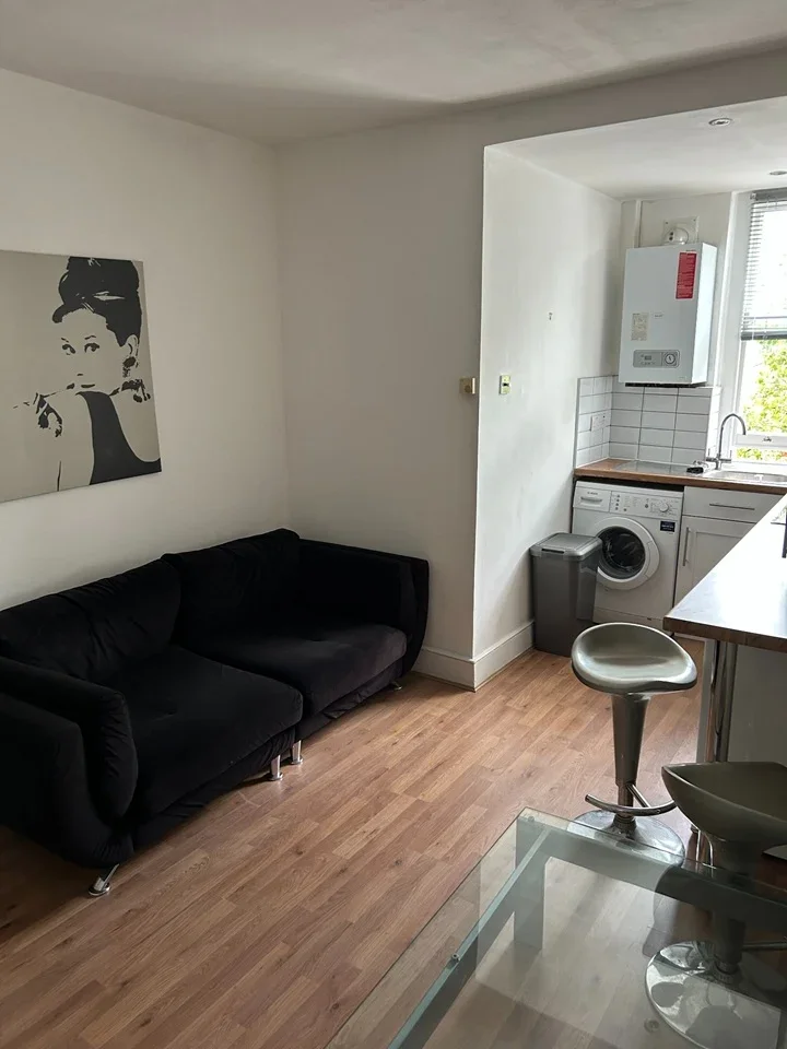 Flat Chiswick Road in Greater London