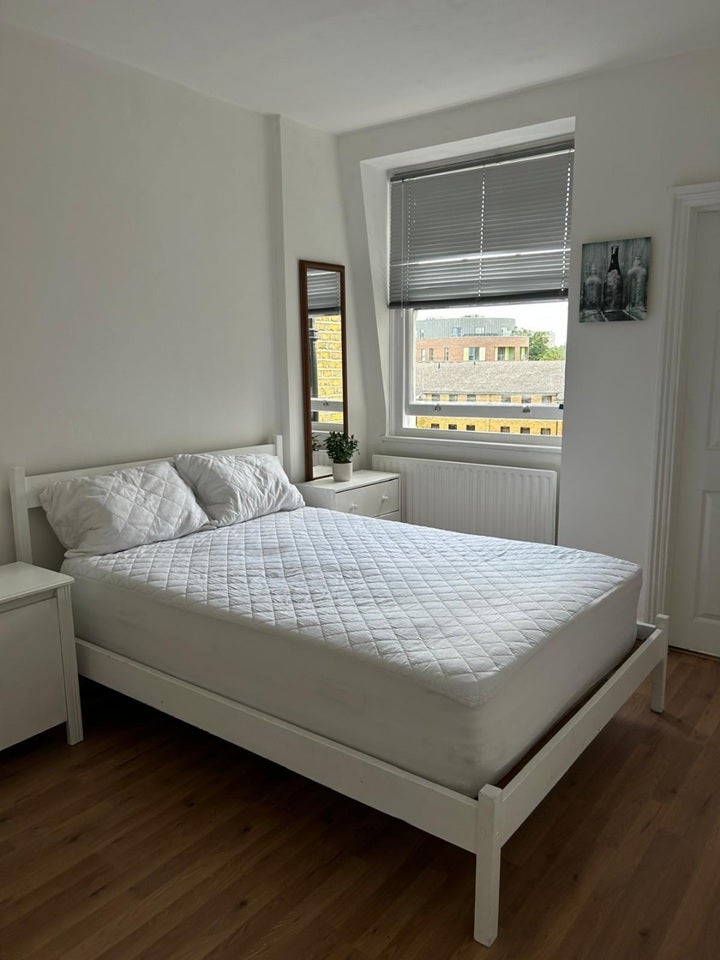 Flat Chiswick Road in Greater London