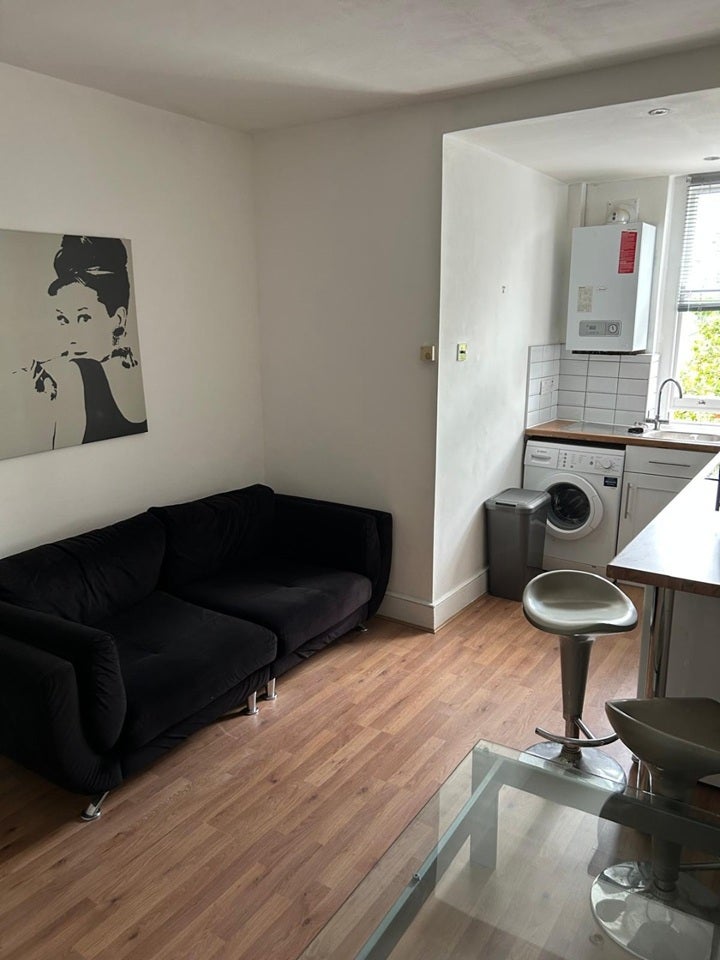 Flat Chiswick Road in Greater London