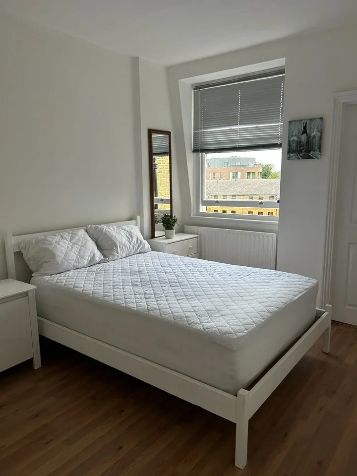Flat Chiswick Road in Greater London