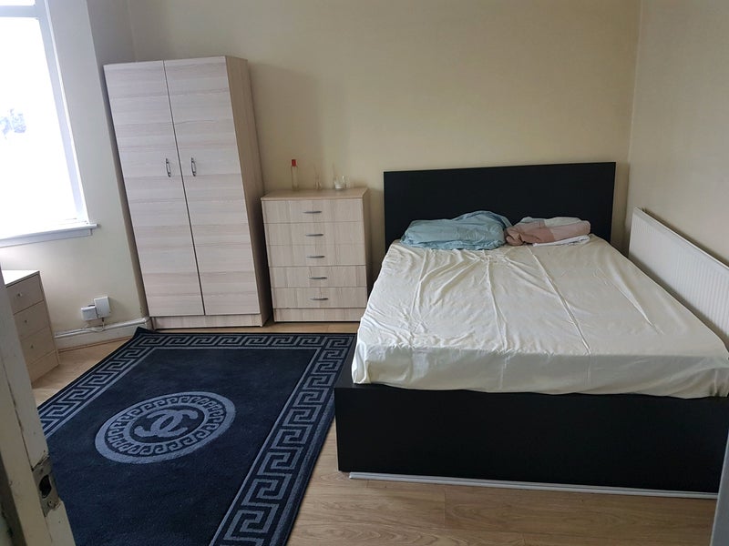 Room Cuckoo Hall Lane in Greater London