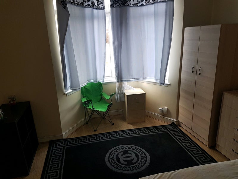 Room Cuckoo Hall Lane in Greater London