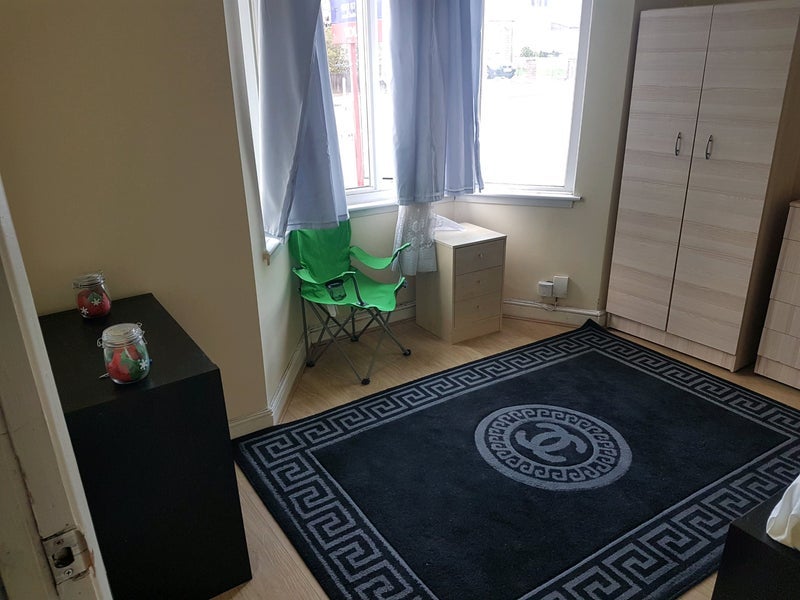 Room Cuckoo Hall Lane in Greater London