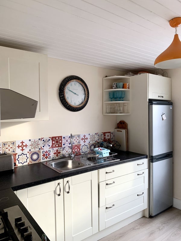Room Earlsfield Road in Greater London