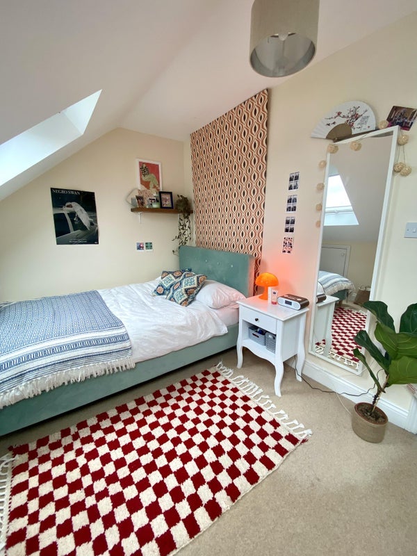 Room Earlsfield Road in Greater London