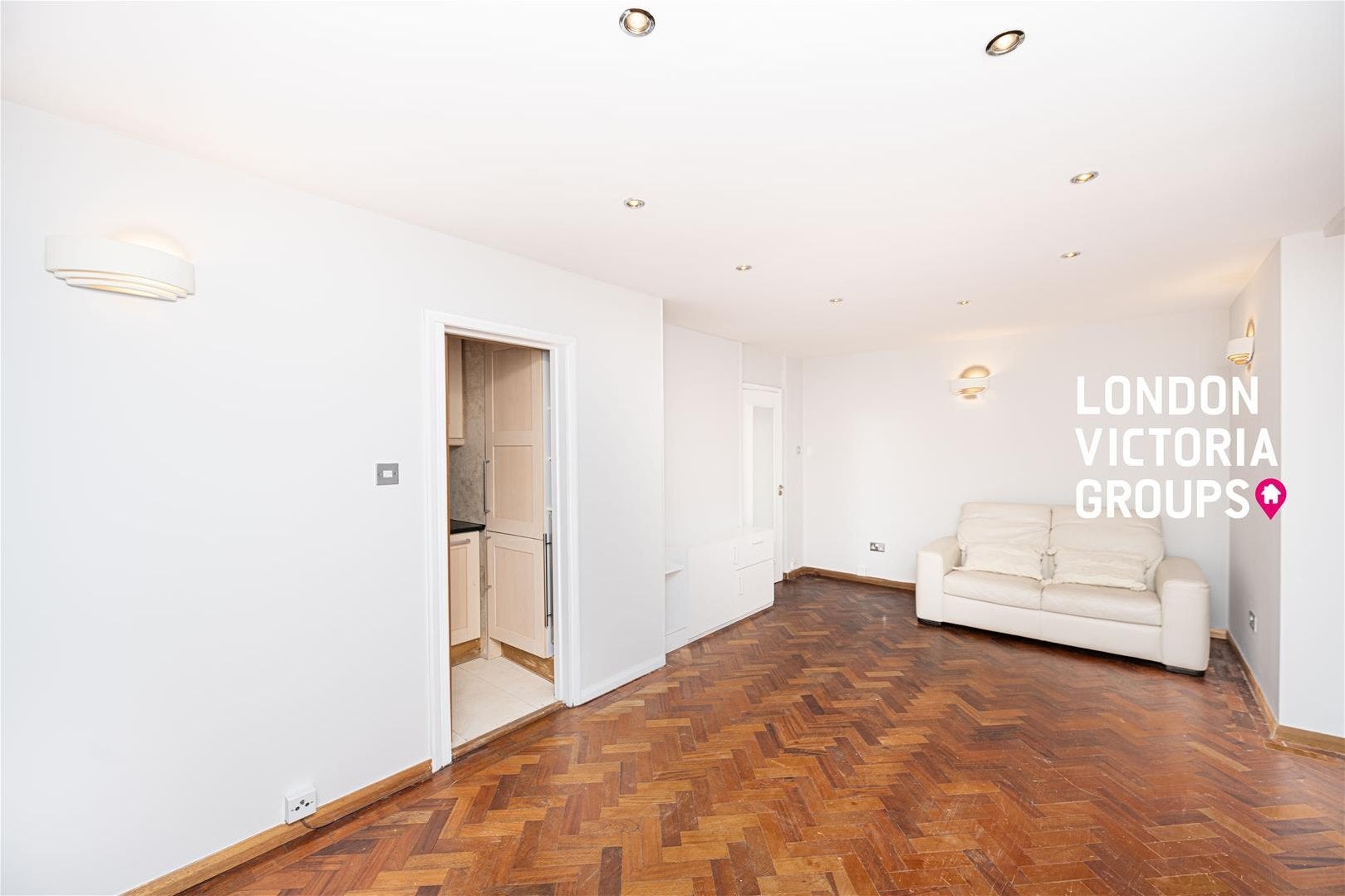 Flat Park Crescent in City of Westminster