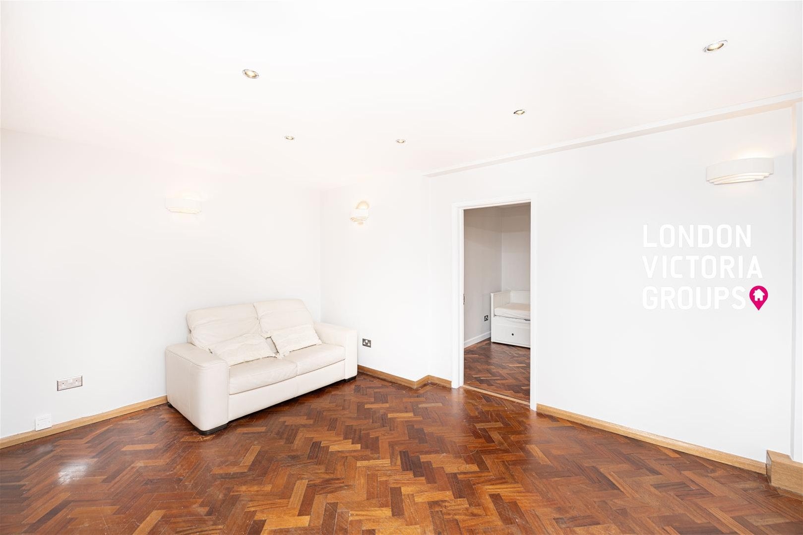 Flat Park Crescent in City of Westminster