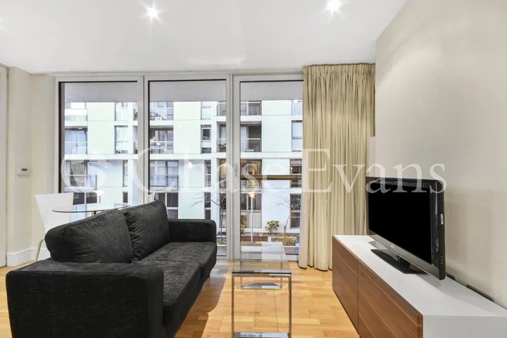 Flat Millharbour in Greater London