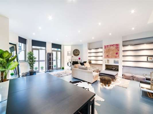 Flat Bramham Gardens in Greater London