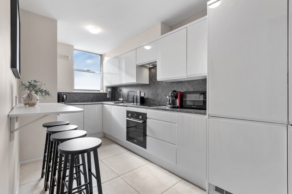 Flat Queensborough Terrace in City of Westminster