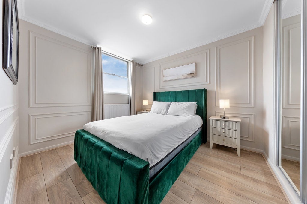 Flat Queensborough Terrace in City of Westminster