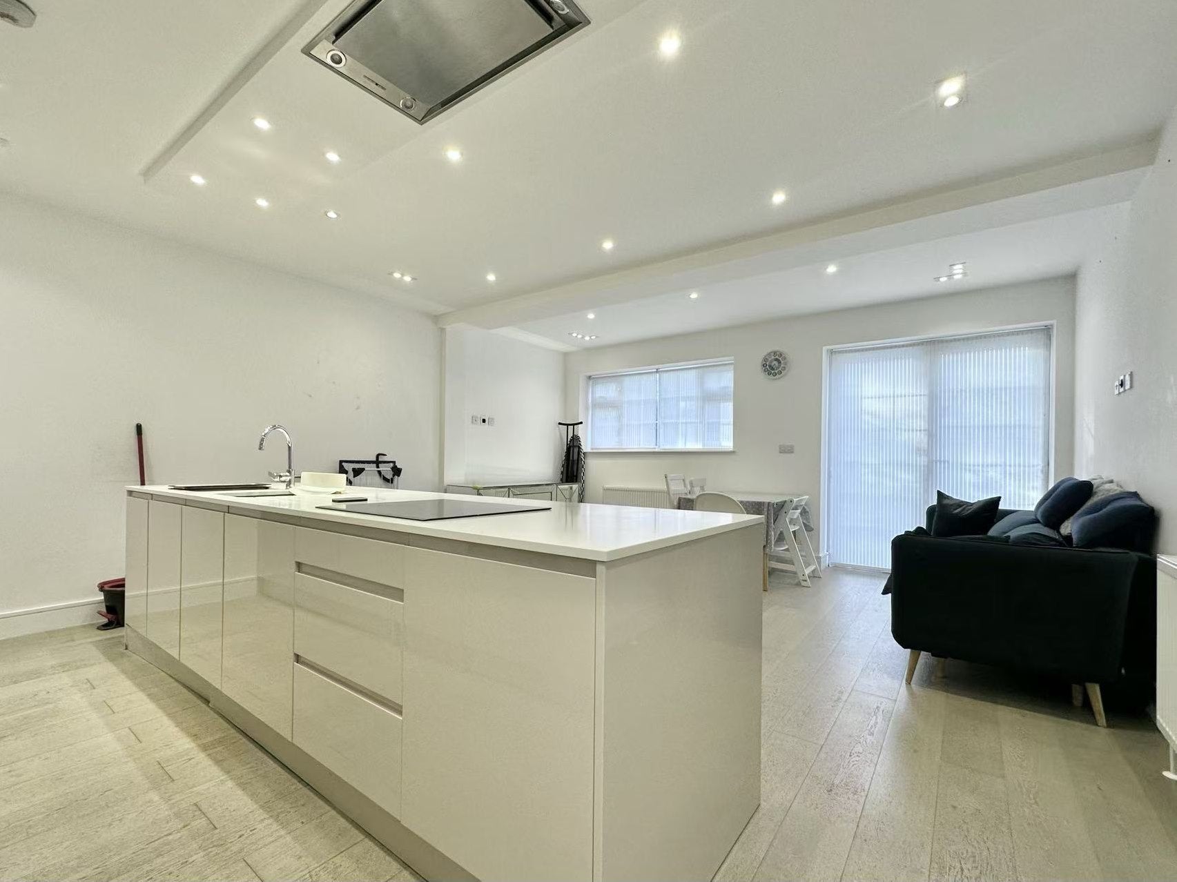 Flat Ravenscroft Avenue in Greater London