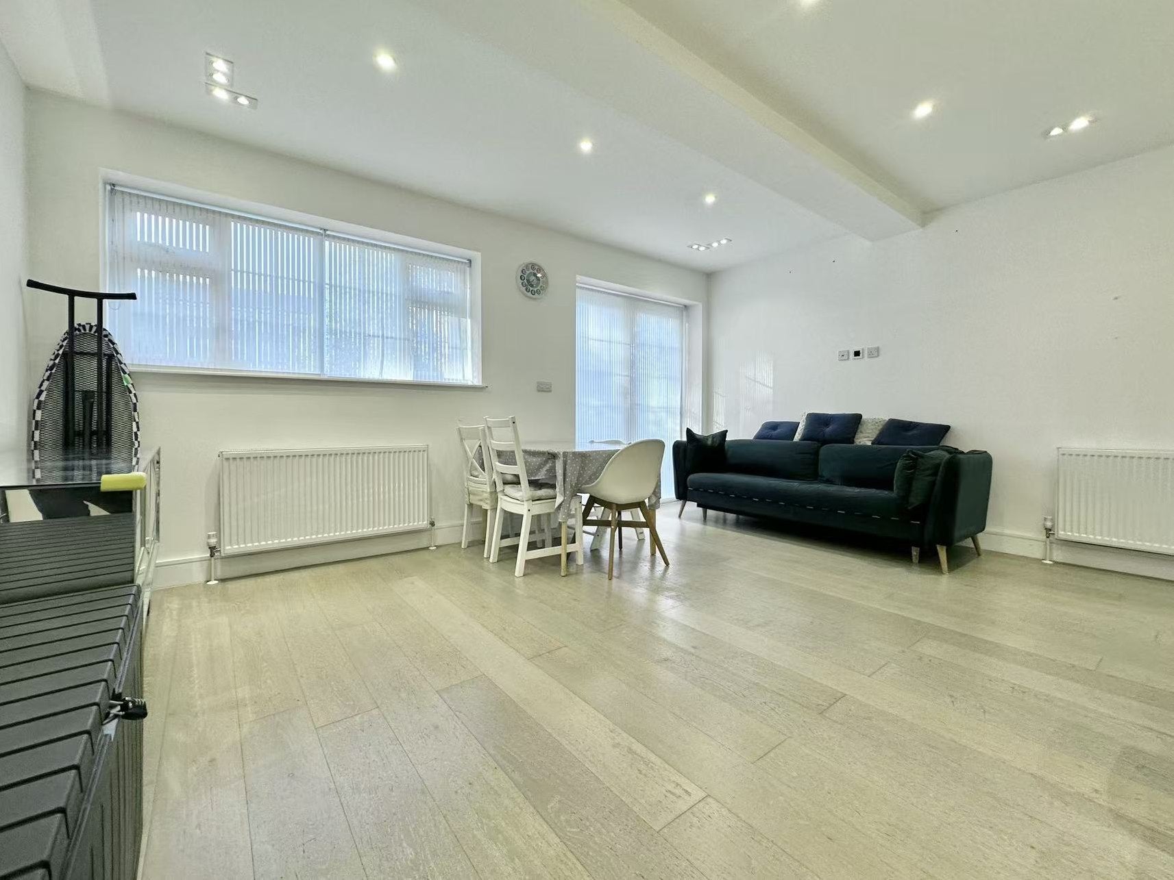 Flat Ravenscroft Avenue in Greater London