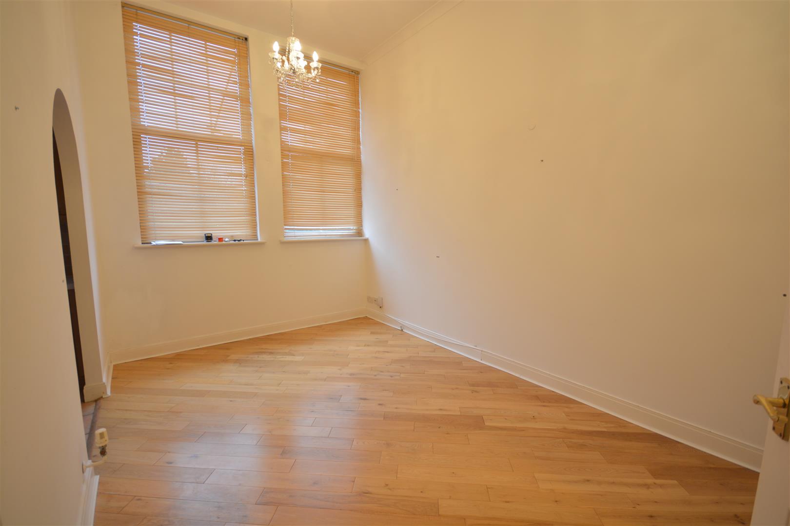 Flat Queen Alexandra's Way in Epsom and Ewell