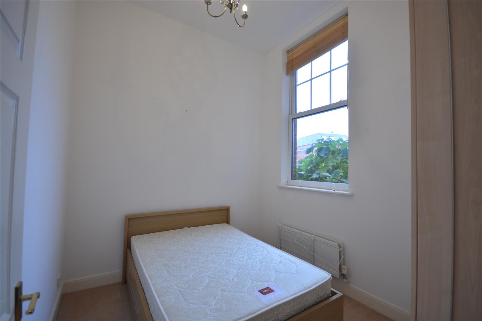 Flat Queen Alexandra's Way in Epsom and Ewell