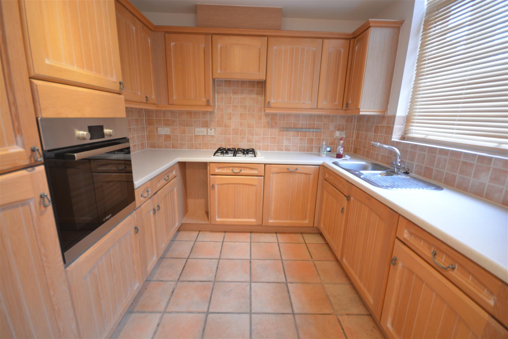 Flat Queen Alexandra's Way in Epsom and Ewell