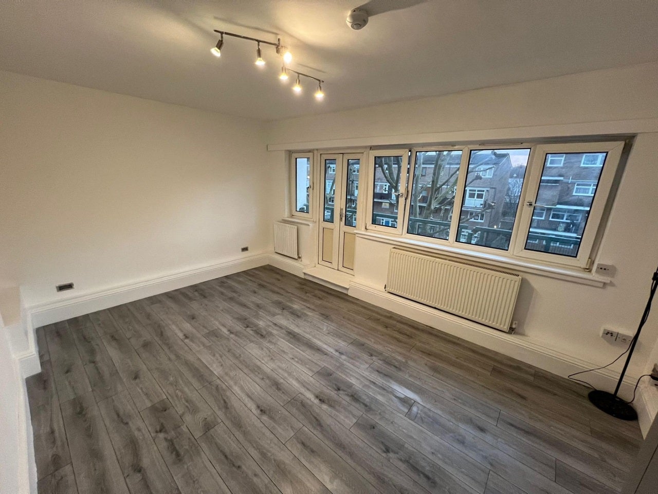 Flat Glengall Grove in Greater London