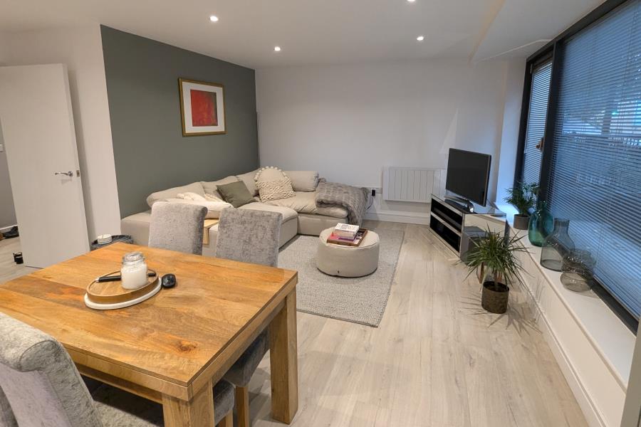 Flat Guildford Road in Woking