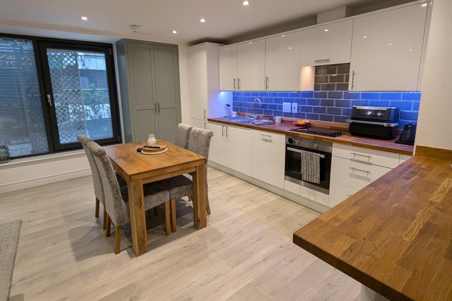 Flat Guildford Road in Woking