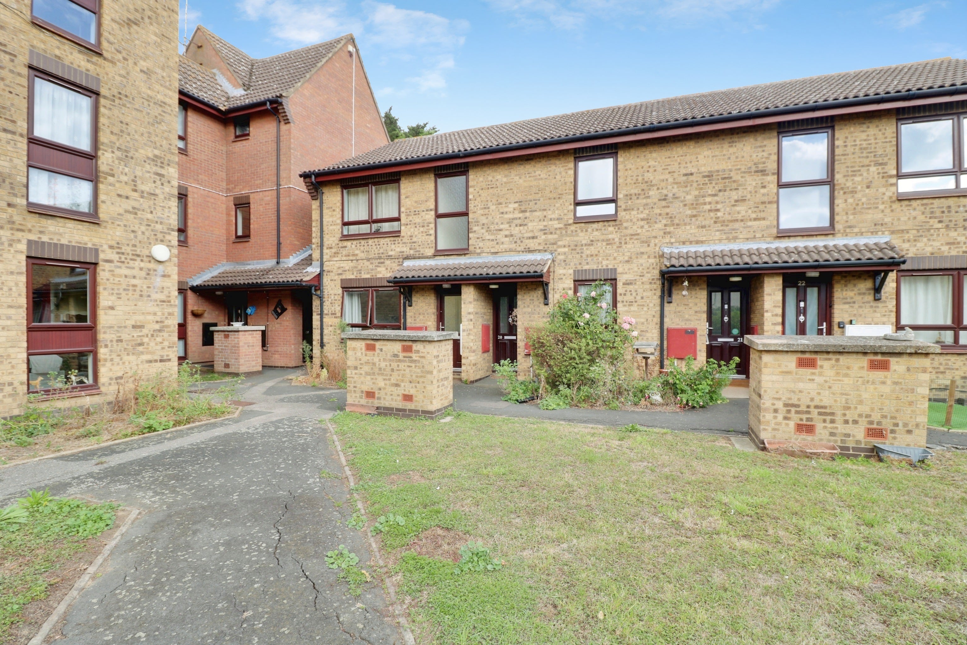 Flat Nevendon Road in Wickford