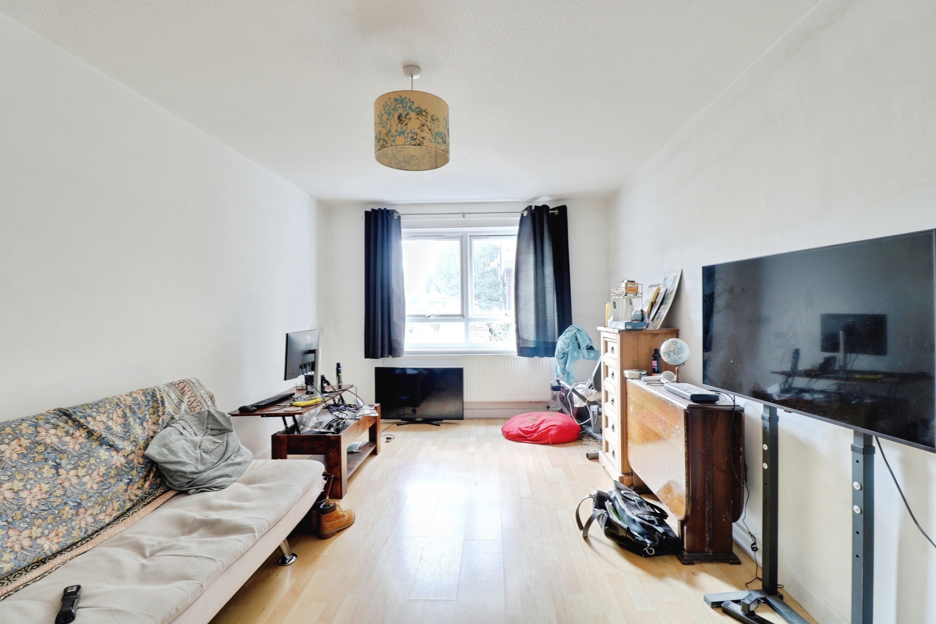 Flat Nevendon Road in Wickford