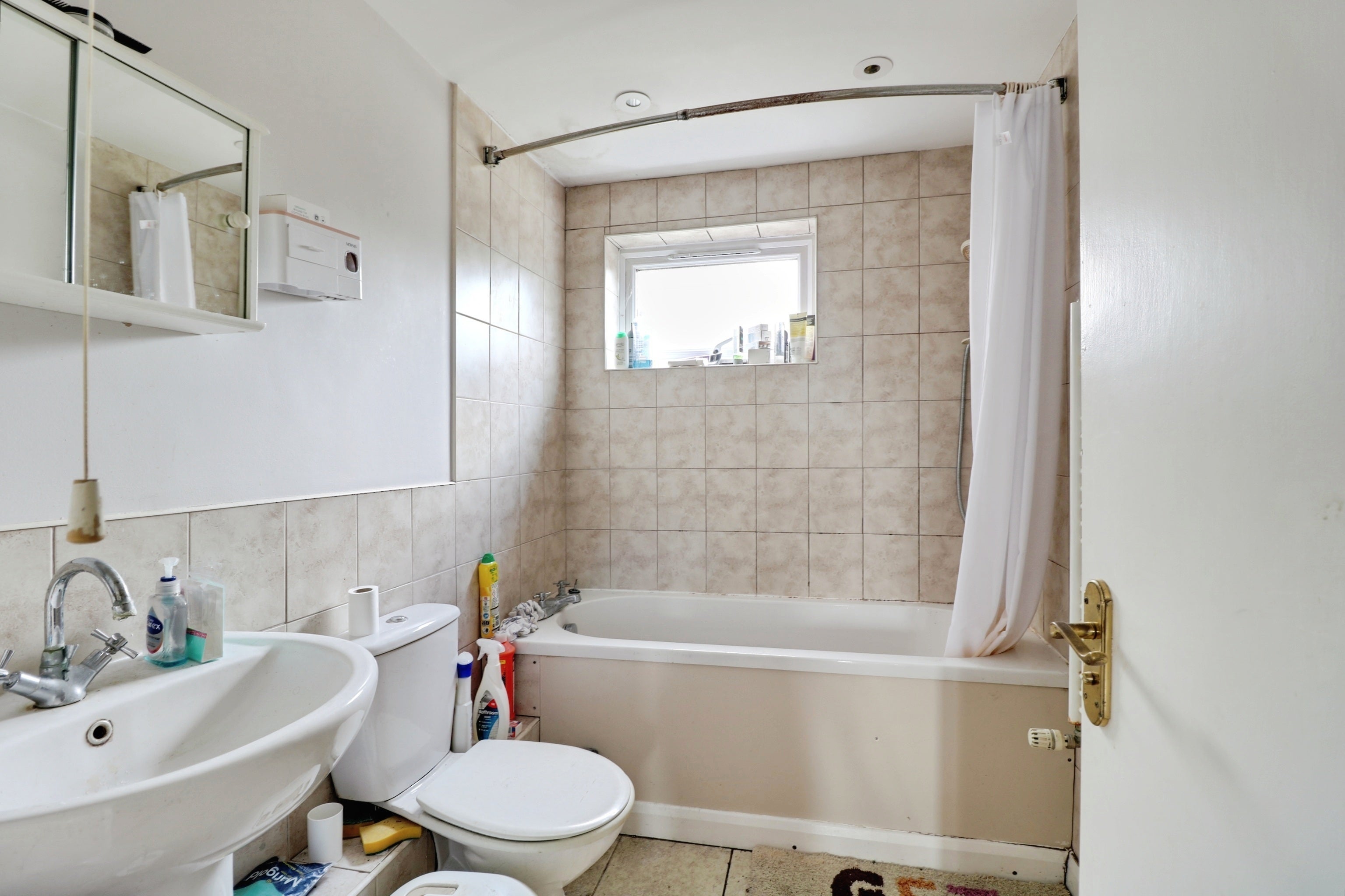 Flat Nevendon Road in Wickford