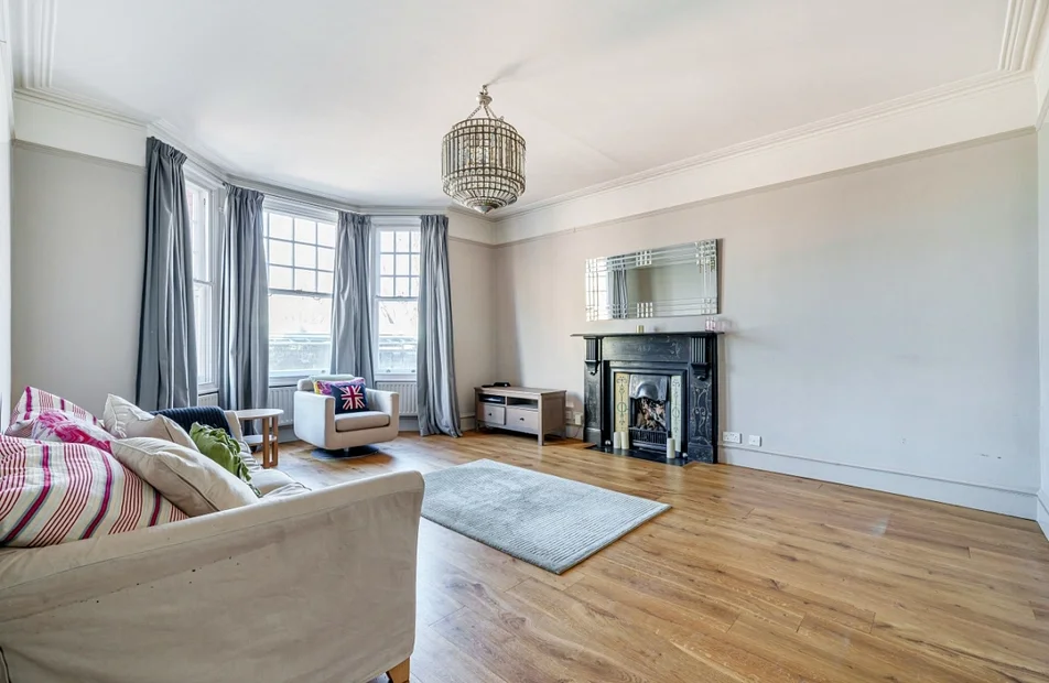 Flat Lower Richmond Road in Greater London