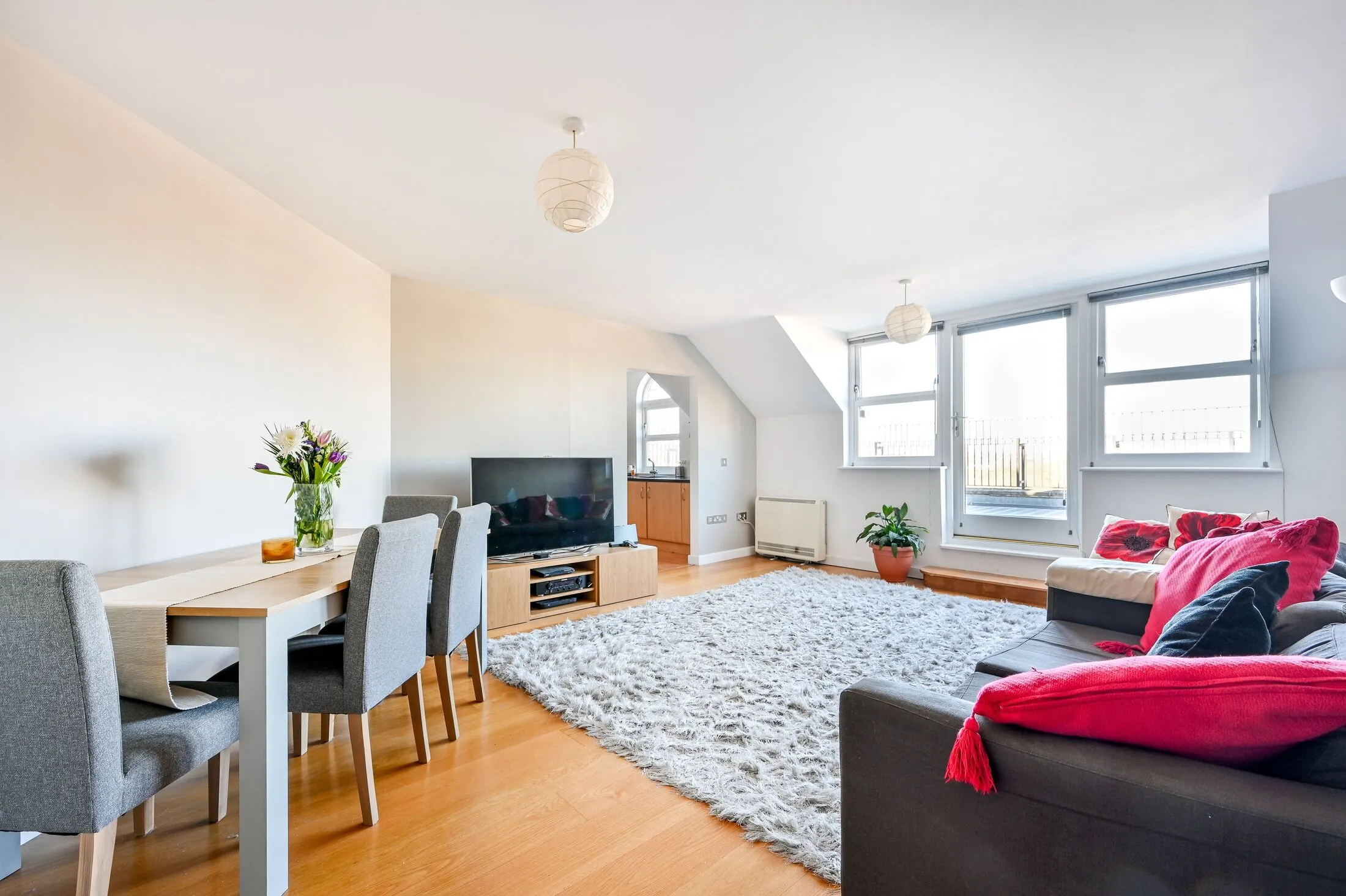 Flat Sydenham Road in Guildford