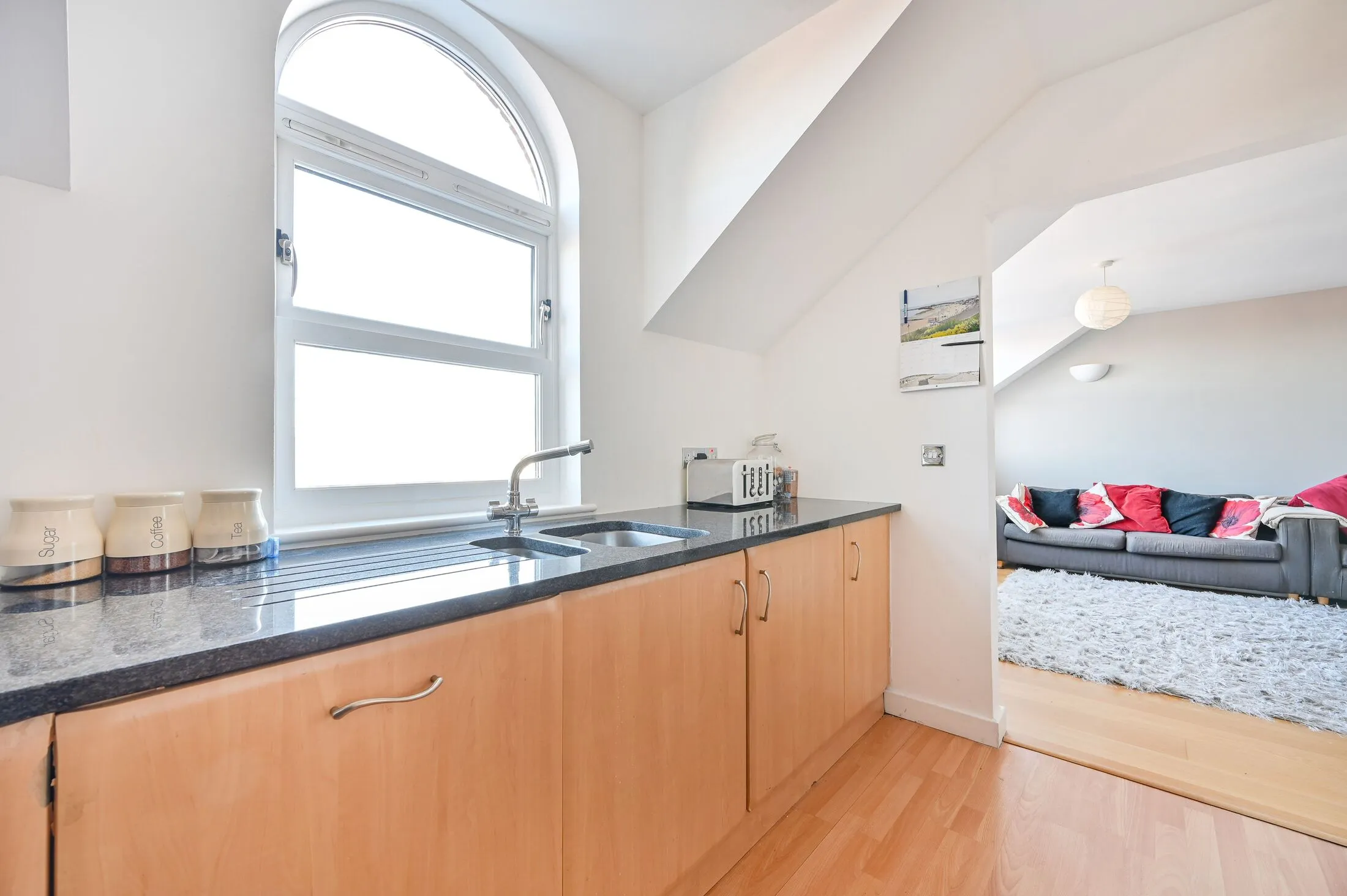 Flat Sydenham Road in Guildford