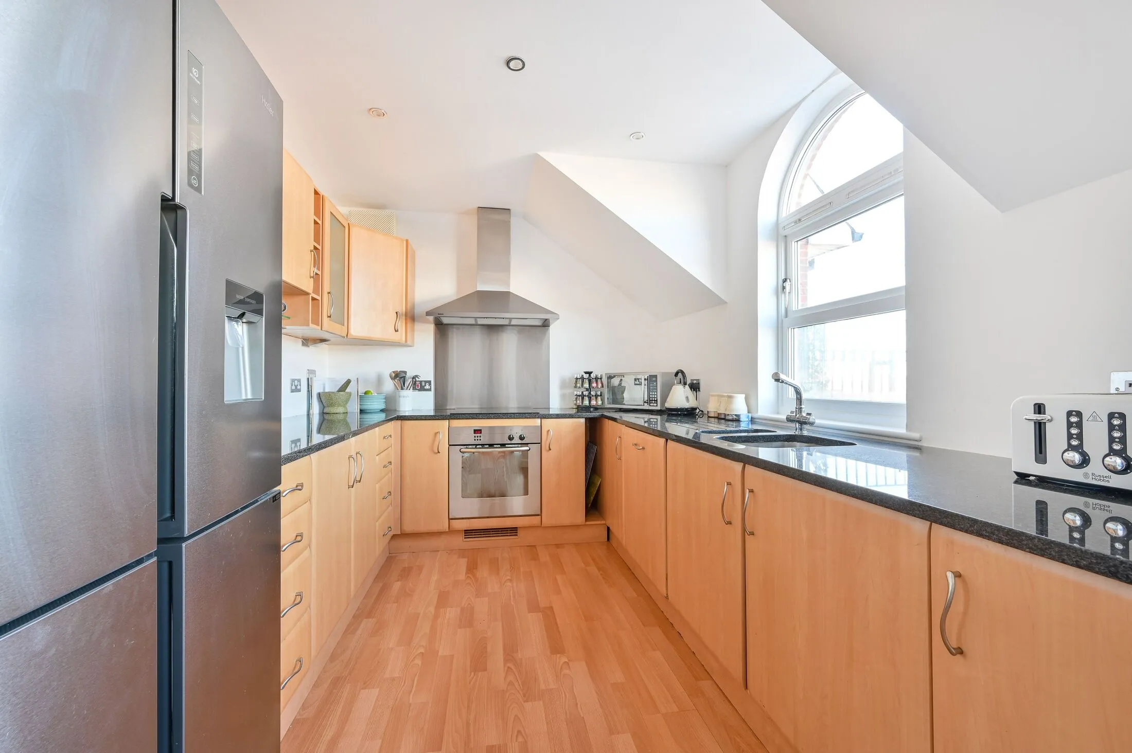 Flat Sydenham Road in Guildford