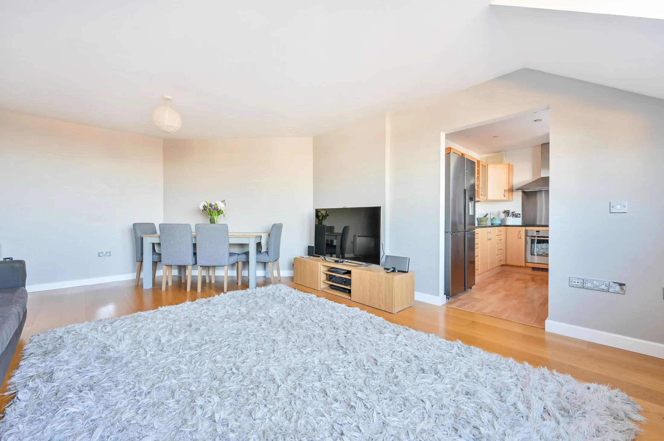 Flat Sydenham Road in Guildford