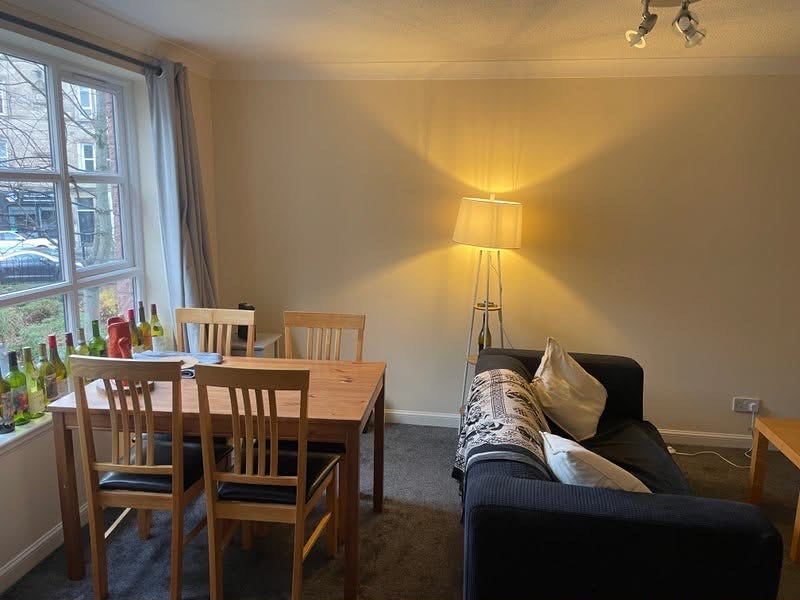 Flat Russell Gardens in City of Edinburgh