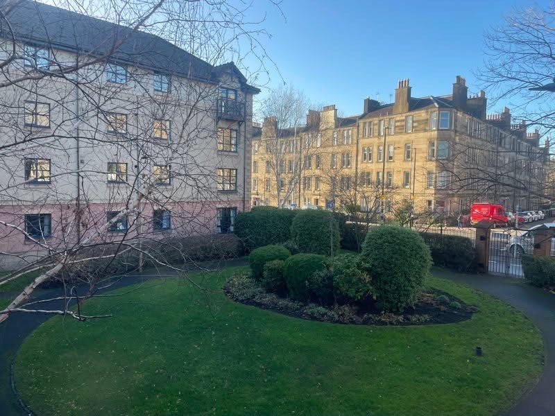 Flat Russell Gardens in City of Edinburgh