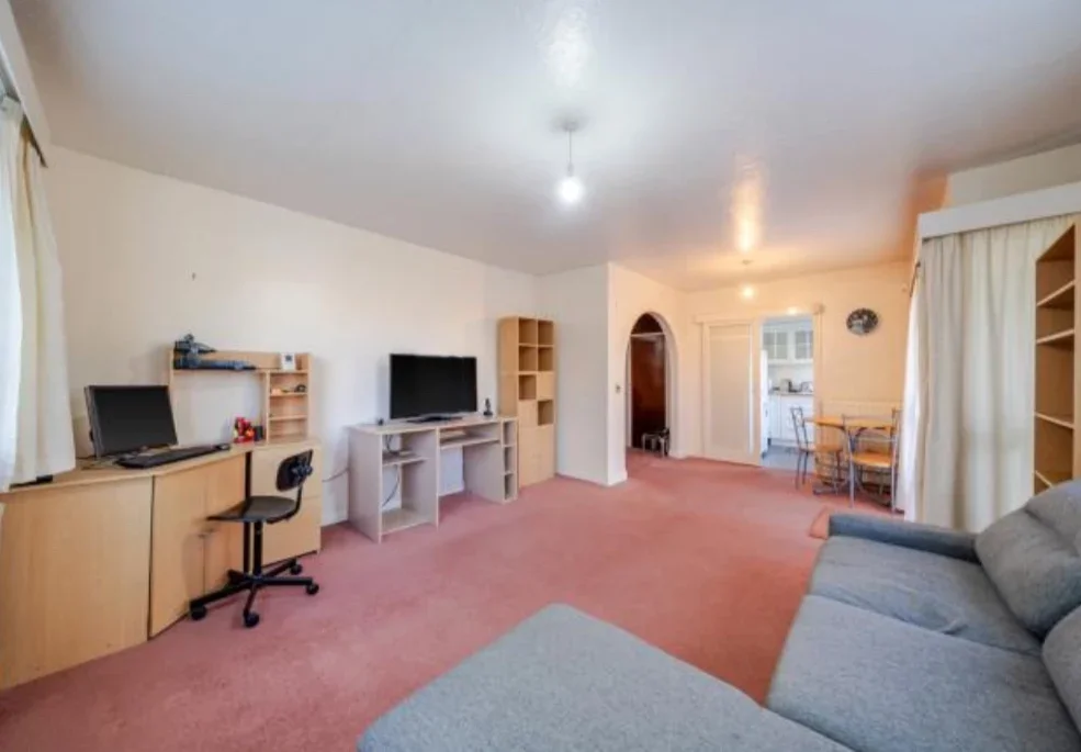 Flat Sandy Lodge Way in Greater London