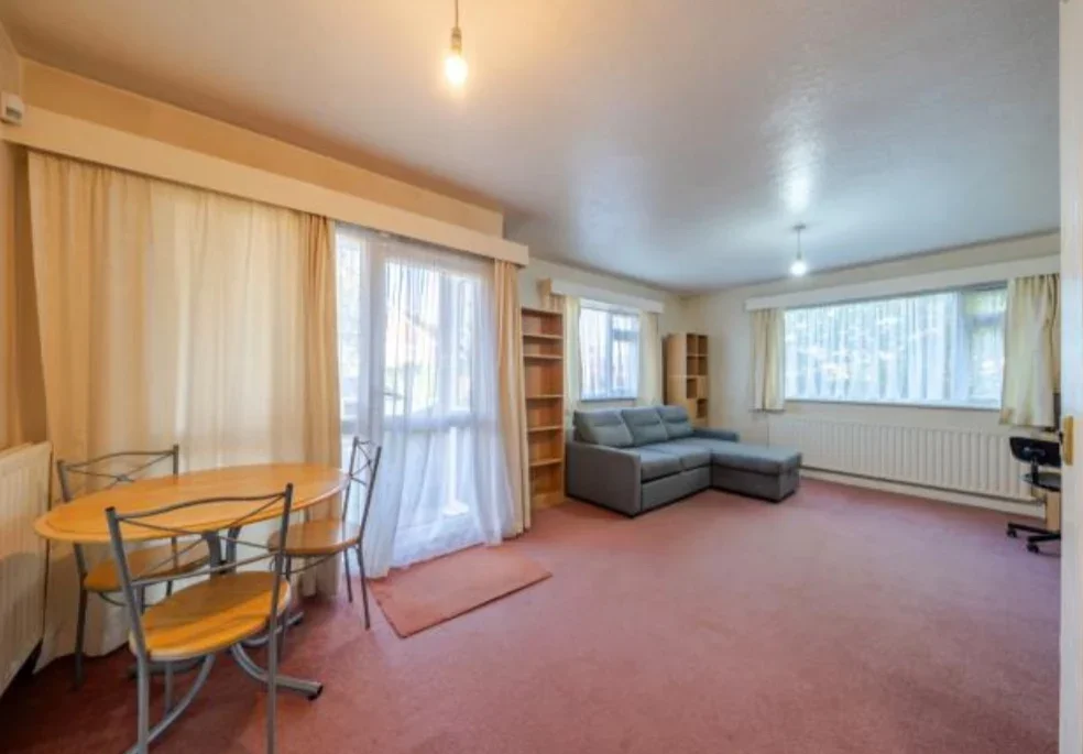 Flat Sandy Lodge Way in Greater London