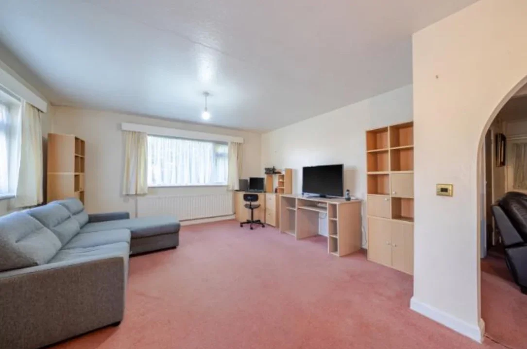 Flat Sandy Lodge Way in Greater London