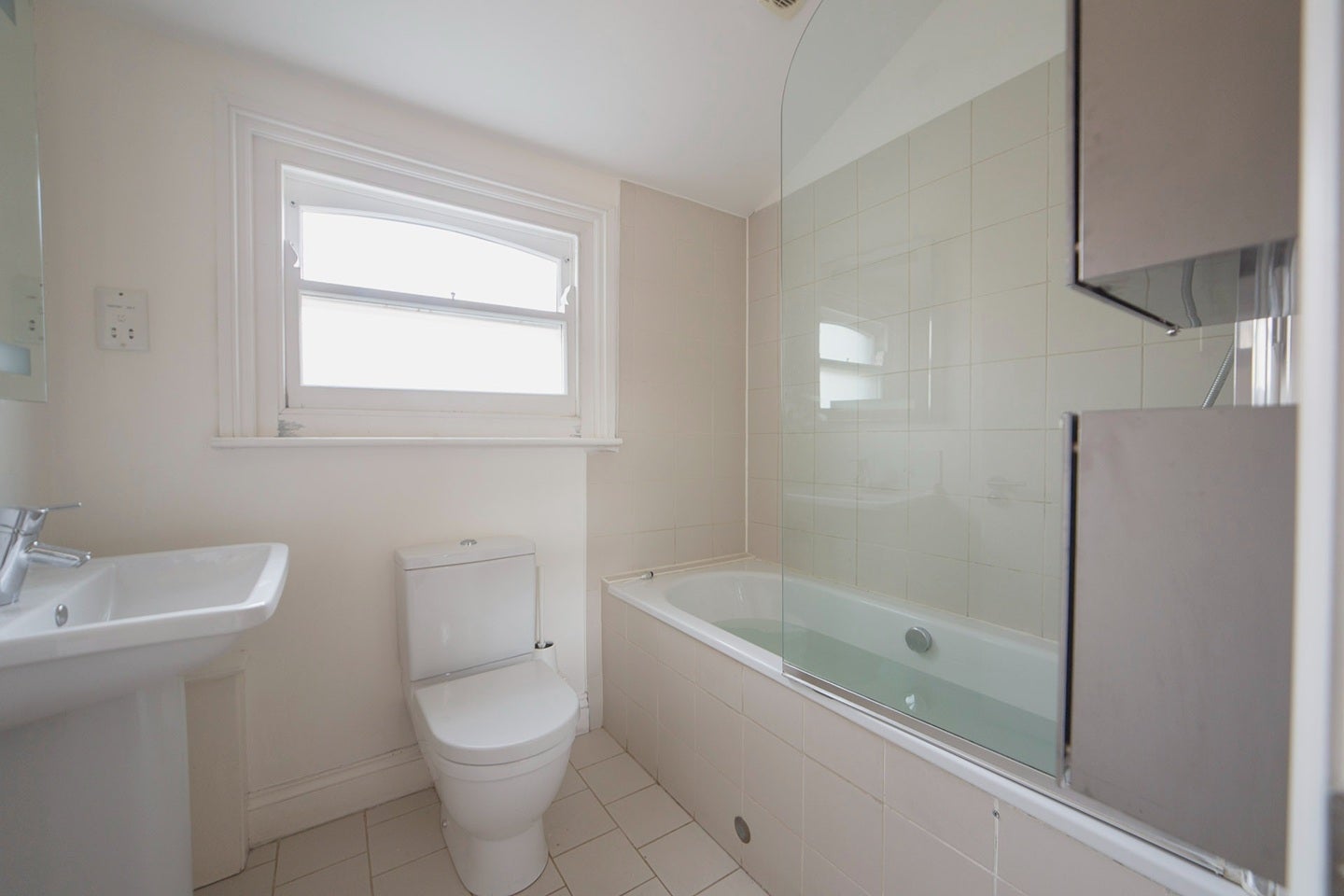 Room Brookville Road in Greater London