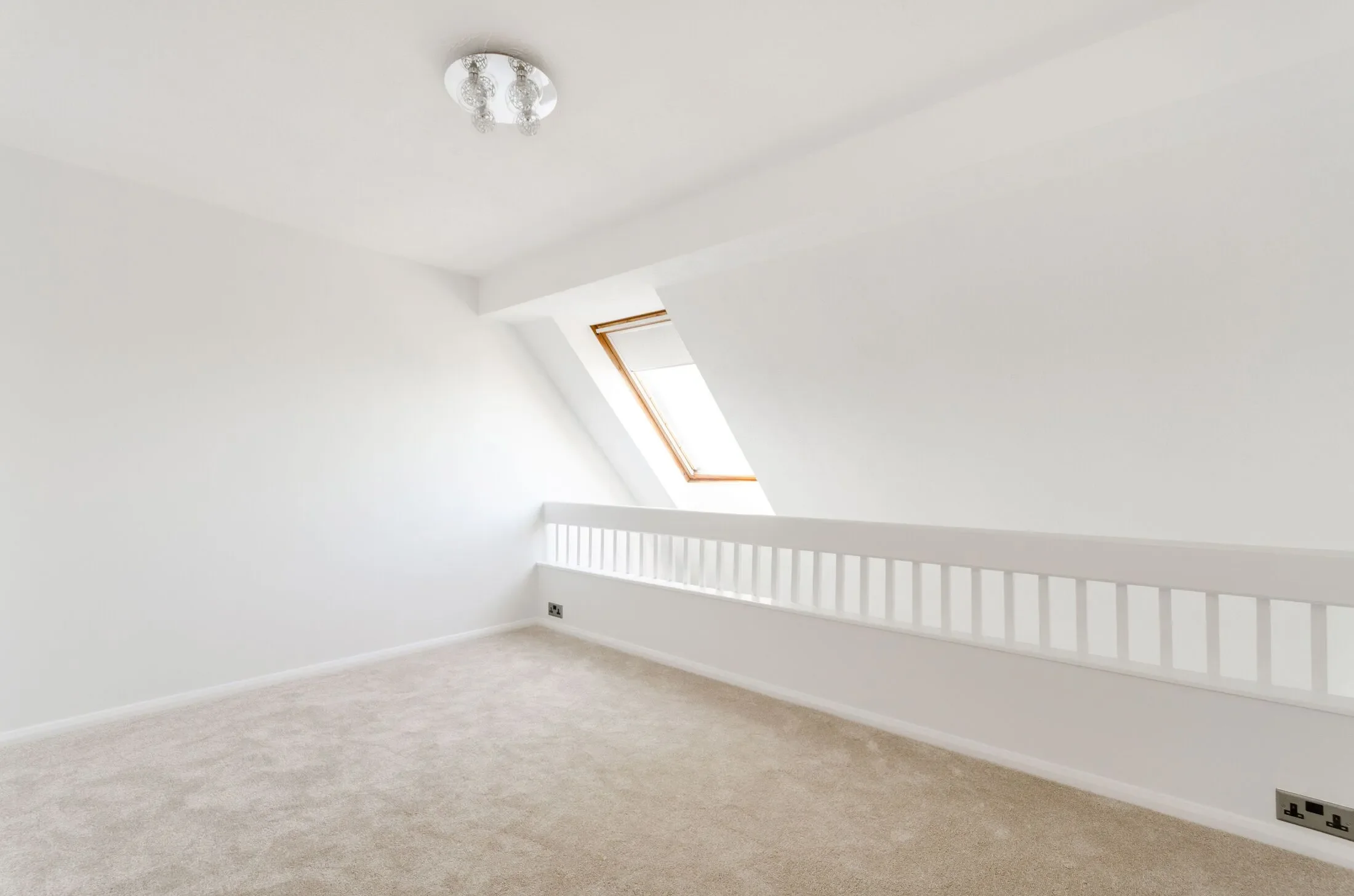 Flat Windmill Rise in Greater London